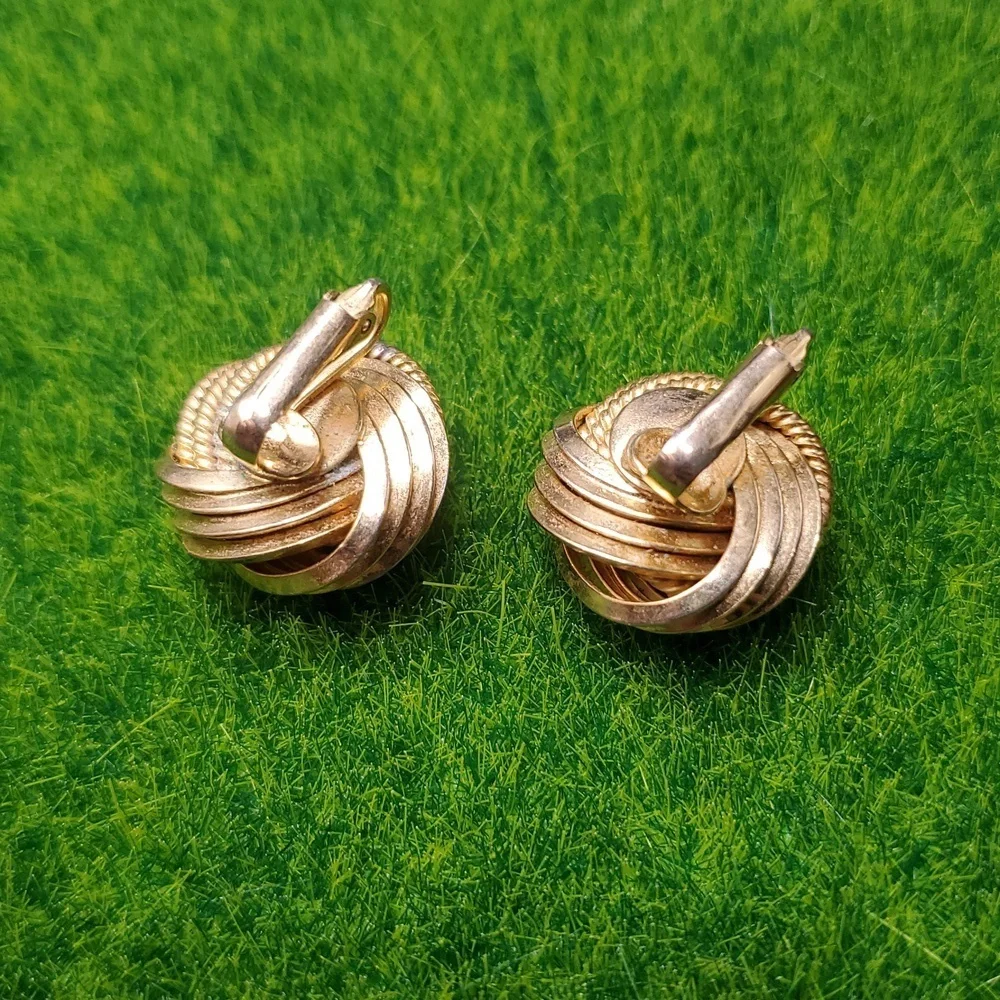 Gold‎ Tone Knot Estate Earrings Clip On E1004 - Picture 2 of 3